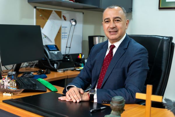 El Defensor Regional de Arica y Parinacota, Sergio Zenteno Alfaro.