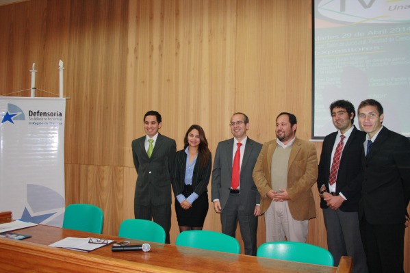 El jefe de Estudios de la DPP de Atacama, Renato González, junto a los expositores del "IV foro sobre derechos humanos".