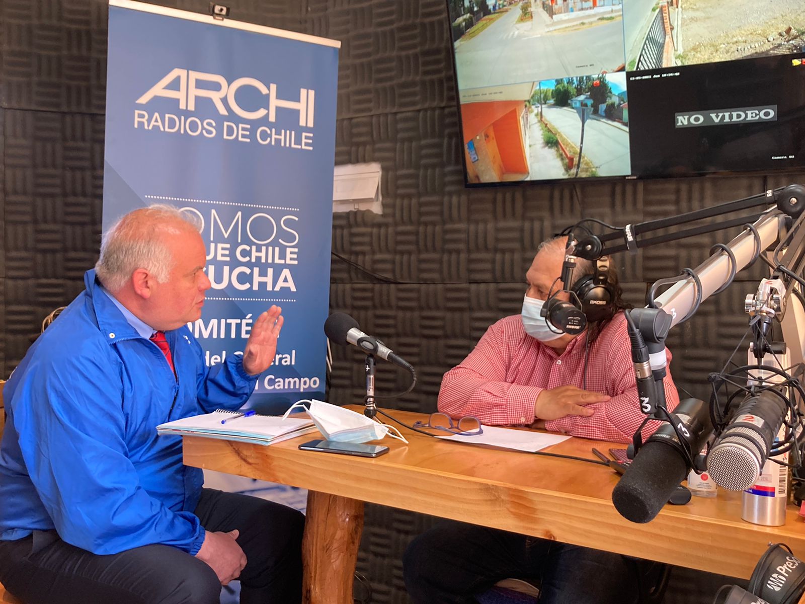 A través de los micrófonos de radio "Ventisqueros" de Chile Chico, la comunidad local conoció el quehacer de la Defensoría Penal Pública.