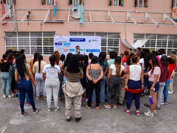 La Defensor&iacute;a de Tarapac&aacute; reforz&oacute; la orientaci&oacute;n jur&iacute;dica a mujeres privadas de libertad en Alto Hospicio.