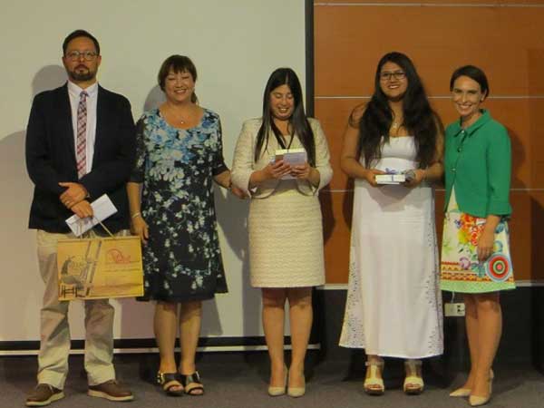 Ángela Morales (al centro), en compañía de los otros expositores del encuentro realizado en conmemoración del Día Internacional de la Mujer.