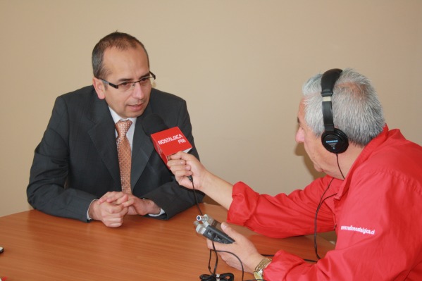 El jefe de Estudios, Renato González, captado durante la entrevista en Radio Nostálgica.