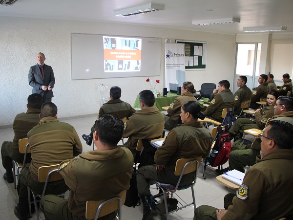 En total, 44 cabos y sargentos de la Escuela de Suboficiales de Carabineros conocieron detalles del “Proyecto Inocentes”.