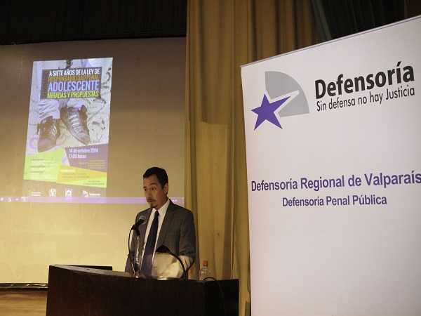 En foto de archivo, el Defensor Regional, Claudio Pérez, en la inauguración de un anterior seminario.