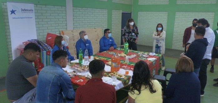 El equipo de la Defensoría de Atacama compartió un rico cóctel con los jóvenes y profesores del centro de Paipote.