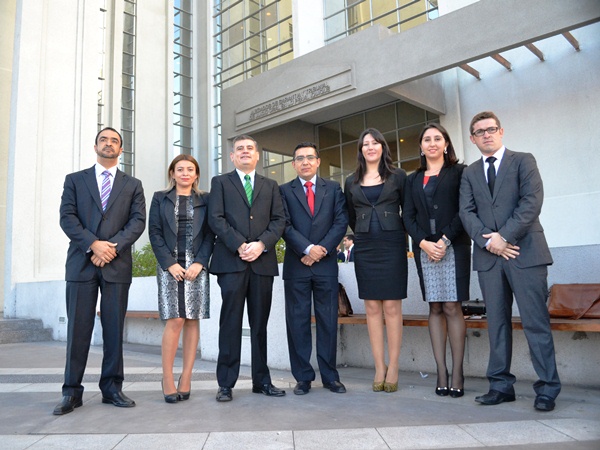 El equipo de defensores públicos que participa en el juicio oral del 'caso muebles' junto al Defensor Regional de Tarapacá.