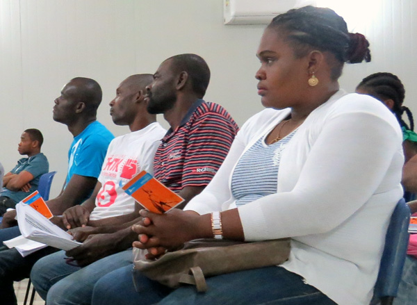 Más de 30 haitianos participaron en la charla sobre justicia penal y derechos en Rancagua.