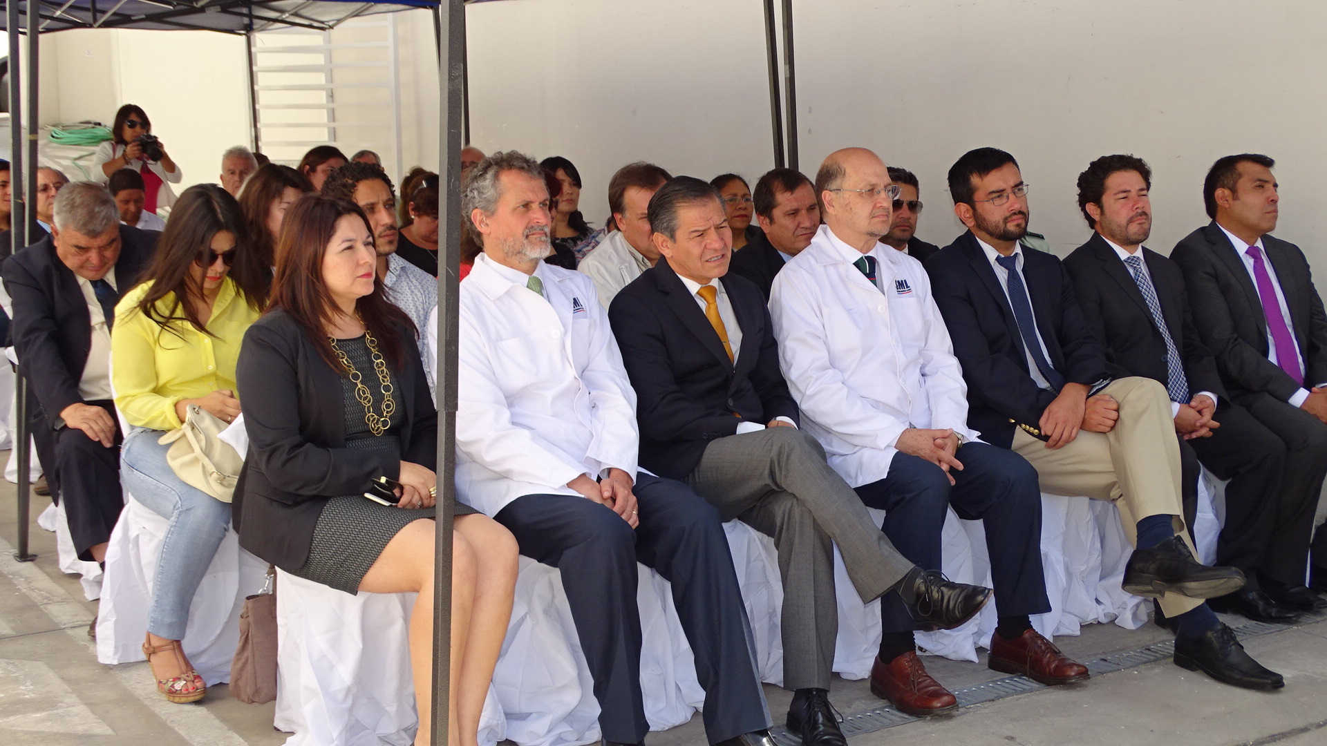 La Defensora Regional junto a las autoridades del Servicio Medico Legal durante la inauguración.