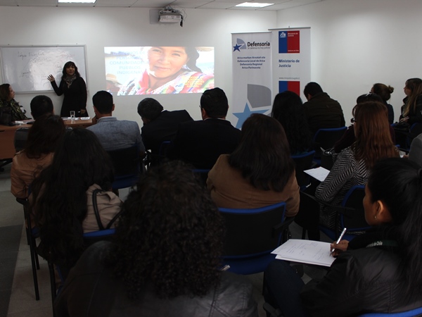 La facilitadora intercultural Inés Flores dictó el seminario "Género intercultural, derechos de personas, comunidad y pueblos indígenas” en Arica.
