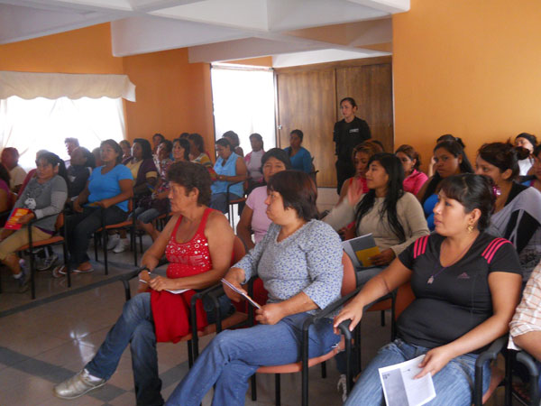 En total, 43 mujeres internas en el penal de Acha asistieron a la charla sobre defensa penal indígena y género. 