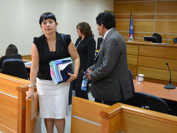 La defensora penal pública juvenil Natalia Andrade, al salir de una de las audiencias de este juicio. 