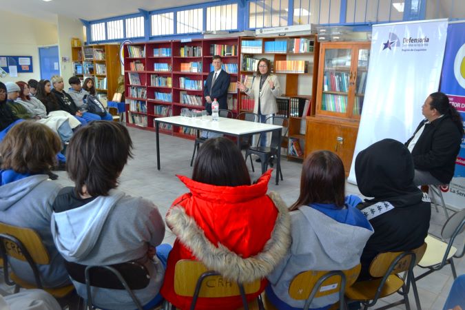 Un momento de la charla en el colegio "Victor Domingo Silva", de La Serena.