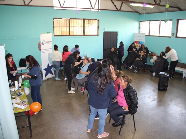 Más de 40 mujeres participaron en la celebración del Día de la Madre que les preparó la Defensoría Regional del Biobío.