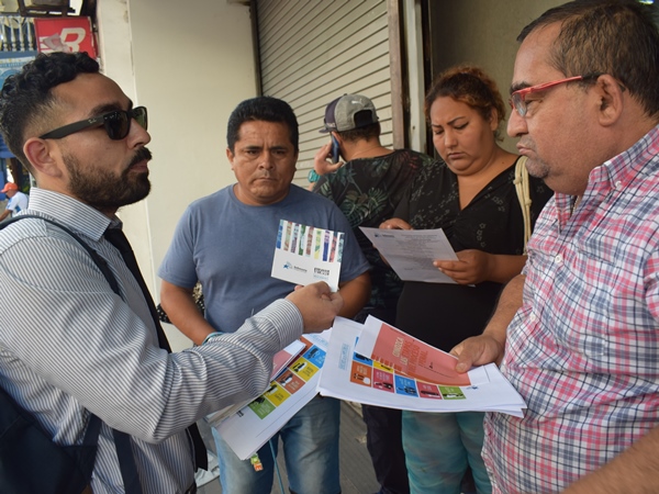 Vecinos de Iquique prestaron mucha atención a las explicaciones sobre sus derechos en materia penal.