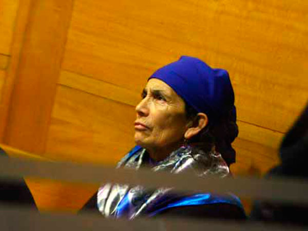 (Foto gentileza Emol.com) Tras conocerse el fallo, la vocera de la machi anunció el fin de la huelga de hambre de Francisca Linconao.