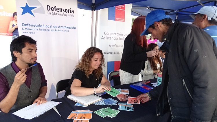 El asesor jurídico y la encargada de la UAGD representaron a la Defensoría de Antofagasta en la feria ciudadana.