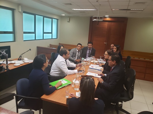 La reunión de la mesa interinstitucional se realizó en la sala de reuniones del Juzgado de Garantía de Arica.
