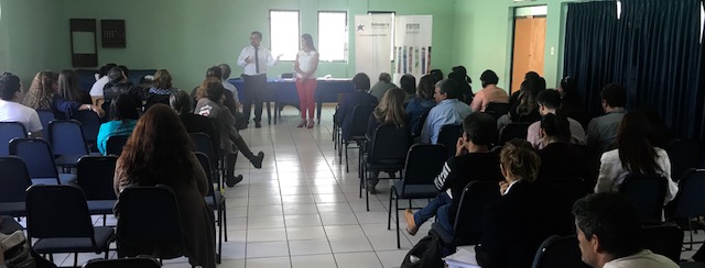 El defensor juvenil Sergio Jofré difundió el "Proyecto Inocentes" ante profesores, padres y encargados de convivencia escolar de Copiapó.