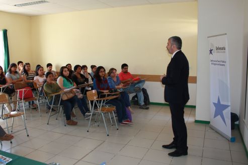 El Defensor Regional de Atacama, Raúl Palma, presentó el "Proyecto Inocentes" ante alumnos de la Universidad Santo Tomás.