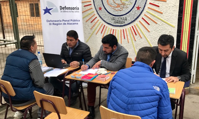 Los profesionales de la Defensoría Regional de Atacama atendieron las consultas personales de los internos condenados en Vallenar.