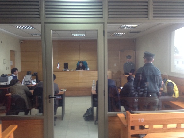 El defensor penal público Leonardo González restó credibilidad al relato de la testigo que inculpaba a los detenidos.