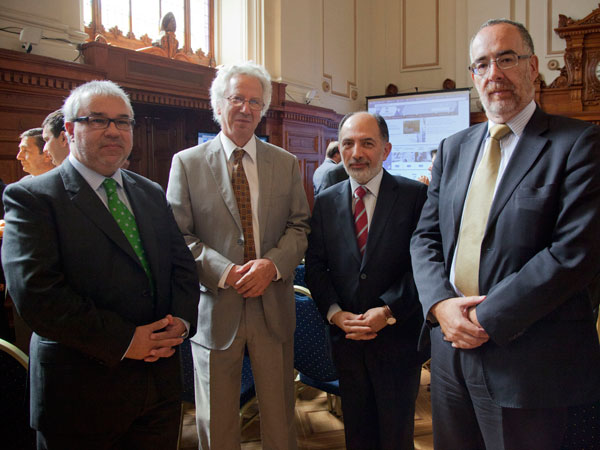 De izquierda a derecha, el ex subsecretario Jaime Arellano, los magistrados Jorge Dahm y Sergio Muñoz, junto al Defensor Nacional (S). 
