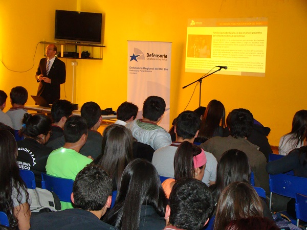 Gran interés por la charla mostraron los jóvenes de tercero y cuarto medio del liceo de Coihueco. 