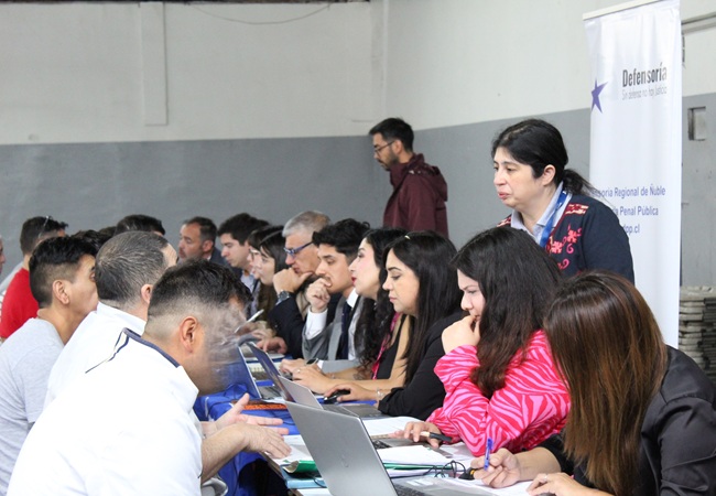 El equipo de &Ntilde;uble atendiendo a imputados y condenados privados de libertad en el CCP de Chill&aacute;n.