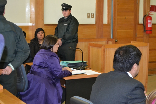 La defensora penal mapuche Lucy Catalán, durtante la audiencia en el Tribunal de Garantía de Temuco.