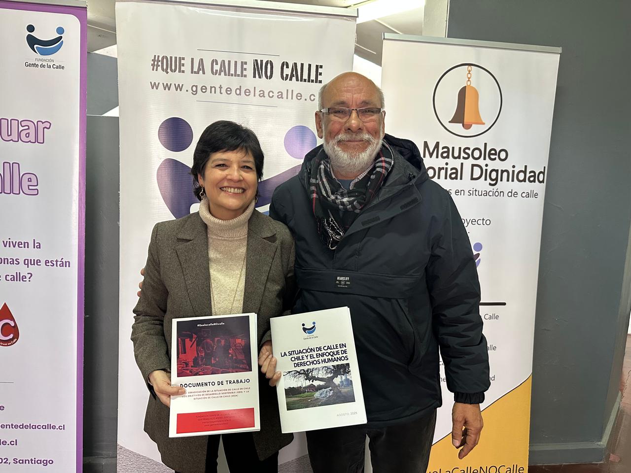 La Defensora Nacional. Ver&oacute;nica Encina, junto al director ejecutivo de la fundaci&oacute;n, Francisco Rom&aacute;n.