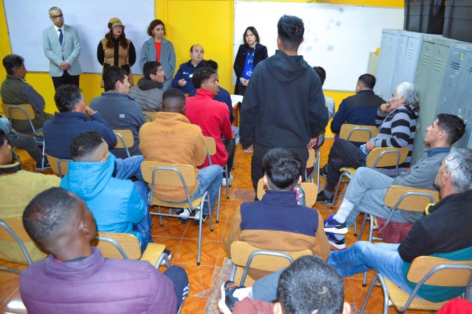 El diálogo se efectuo en la sala del colegio que funciona en el recinto penal. 