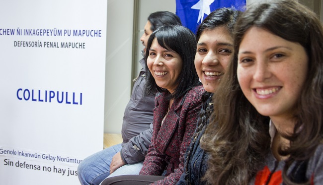 La facilitadora intercultural Rosa Huenchumilla junto a parte del equipo de la DPM en Collipulli.