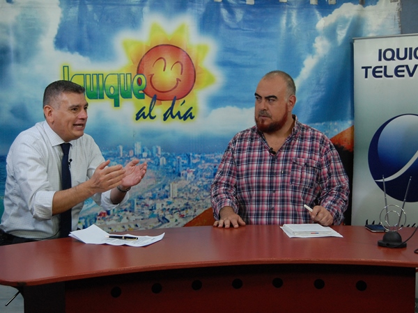 El Defensor Regional, Marco Montero, y el periodista Karim Buhadla en plena entrevista.