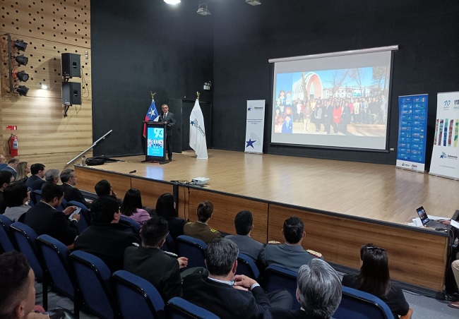 El Defensor Regional de Ñuble, Marco Montero, rindió cuenta pública en la gran sala de la Casa de la Cultura de Chillán Viejo.