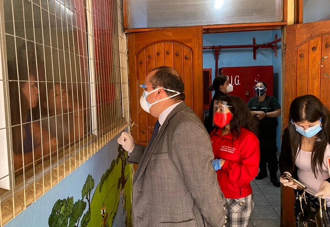 El Defensor Regional (S) de Ñuble, Antonio Guerra, junto a la seremi de Justicia y Derechos Humanos, Jacqueline Guíñez, en el CCP de Chillán.