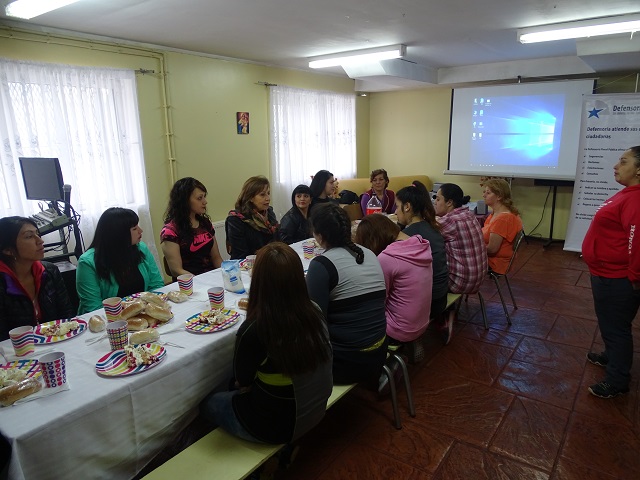 Las mujeres privadas de libertad dialogaron con la Defensora Regional de Magallanes.