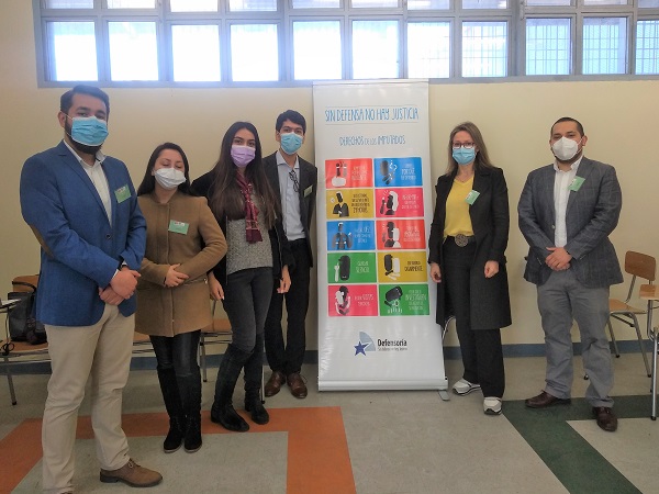 El equipo de la Defensoría Regional  del Biobío durante la actividad, que por resguardo sanitario se ejecutó en distintas oficinas.