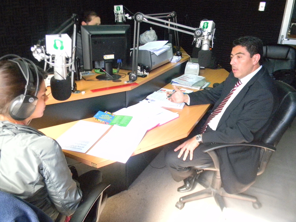 El abogado Esteban Cofré, durante la entrevista con la Radio de Carabineros.