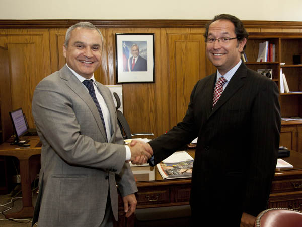 Schubert y los demás directivos de la Defensoría visitaron a Juan Ignacio Piña en su despacho.