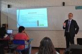 Defensor Regional conversa con alumnos del curso de "Derechos Humanos" en la UC. de Temuco