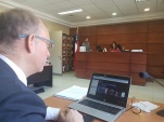 El defensor regional durante la exitosa implementación del sistema de videoconferencia el Juzgado de garantía de San Pedro de la Paz 