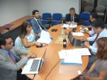 Los integrantes del ComitÃ© de AdjudicaciÃ³n Regional sesionando en dependencias de la DefensorÃ­a regional de TarapacÃ¡.