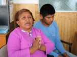 Julia Huanca Quispe (57) junto a su hijo Gianmarco Nina Huanca (18), imploran inocencia y declaran ser familiares de la bebé que sacaban del país.