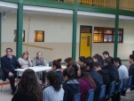La charla de Paula García sirvió a los estudiantes de Puerto Williams para informarse sobre sus derechos.