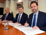 El convenio para la creación del observatorio fue suscrito por Jaime Arellano (izquierda), Andrés Mahnke (centro) y Rafael Blanco (derecha).