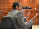 El defensor y Jefe Regional de Estudios de Arica y Parinacota, Sergio Zenteno, expone sus argumentos en el Tribunal de Garantía.