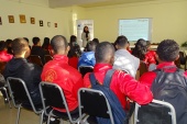 La psicologa LRPA de Antofagasta en charla en Liceo Mario Bahamondes