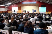 cerca de 300 alumnos participaron en la actividad, que se realizó en el gimnasio del establecimiento.