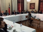 Representantes de distinta instituciones de Perú y Chile, entre ellos el Seremi de Justicia, y el Defensor Regional, Claudio Gálvez