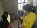En el estudio de grabación del Centro los jóvenes pueden grabar sus temas musicales
